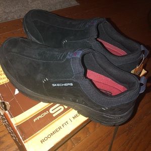 NWT memory foam black men’s Skechers